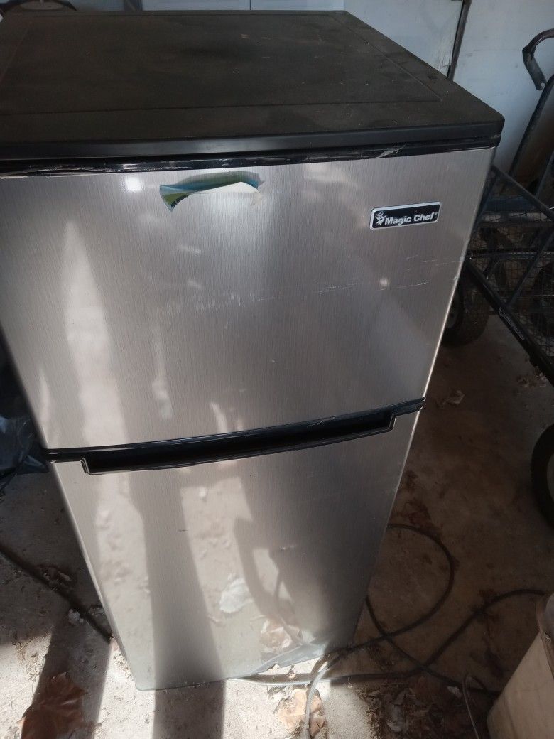 Magic Shef Refrigerator and Freezer
