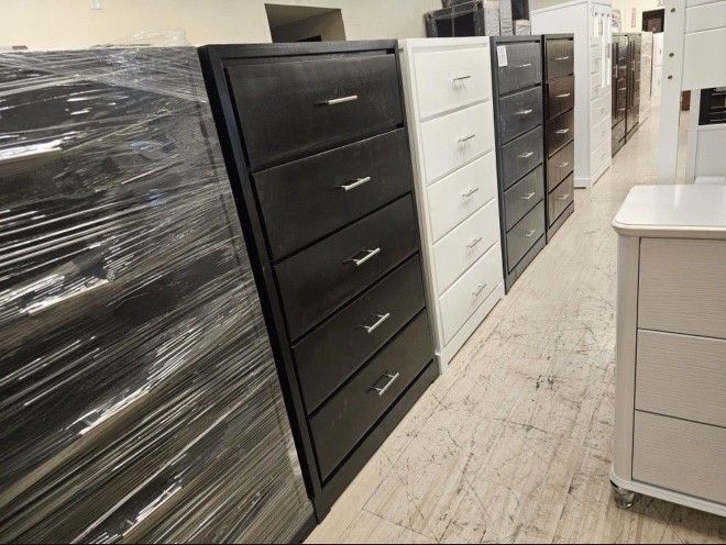 5 DRAWER CHEST SPECIALS SOLID WOOD FINANCING AVAILABLE IS EASY TO QUALIFY NO CREDIT CHECK