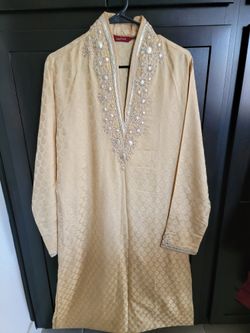 Mebaz Men's Kurta With Cream Bottom. Size Large 