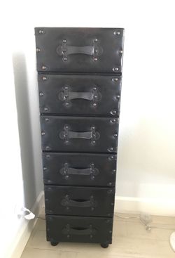 Chest with 6 drawers