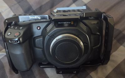 Blackmagic Pocket Cinema Camera 4K BMPCC4K + SmallRig Cage + 7 Batteries