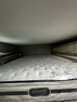 Queen matress and box spring