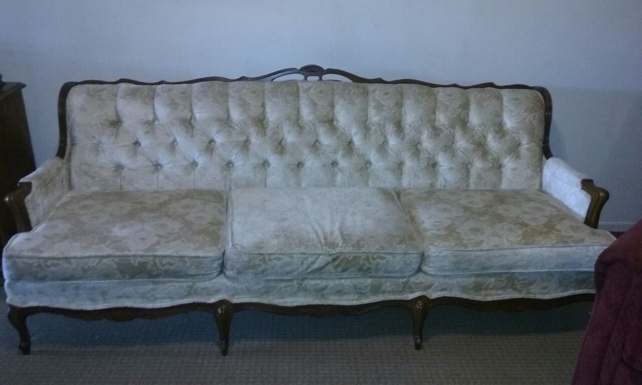ANTIQUE BROYHILL FRENCH PROVINCIAL COUCH/SOFA