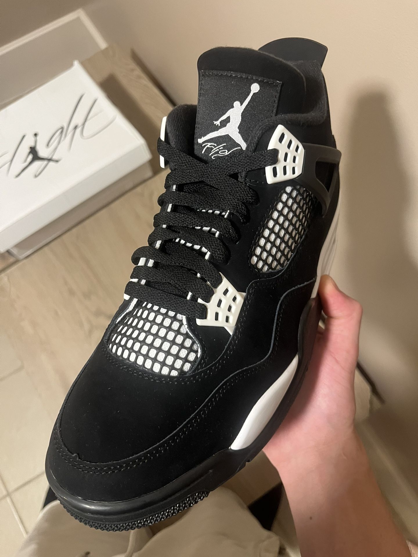 Air Jordan 4 "White Thunder" Size 10
