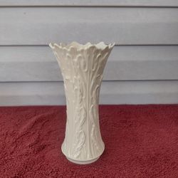 Lenox vintage vase 8.5 " woodland ivory
