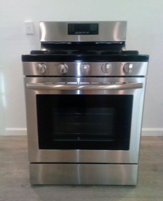 Insignia Gas Stove W/ 5 Burners