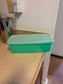 Tupperware bread box
