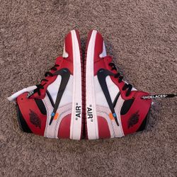 OFF WHITE JORDAN 1S