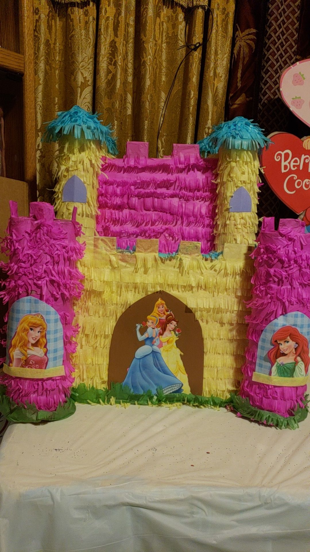 Pinata castillo.
