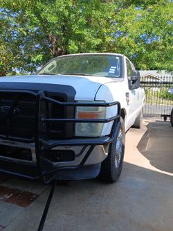Ford f  5.4 con  238,000 millas  tiene detalles como todo mueble usado se vende como esta $3,800 pueden venir a manejarla y hacer oferta