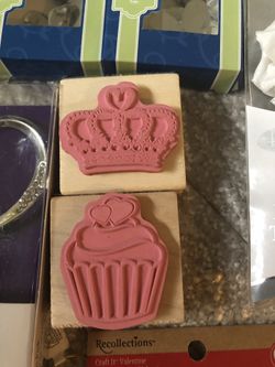 Cupcake and crown stamp