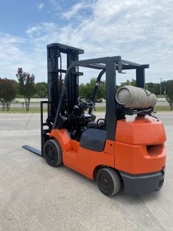Forklift Toyota 2006 6000 lbs triple stage