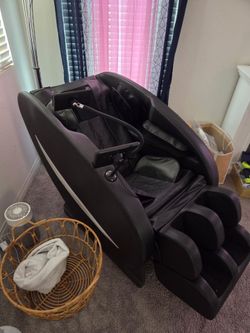 Full body massage chair