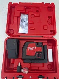MILWAUKEE 100 Ft. USB RECHARGEABLE GREEN CROSS LINE AND PLUMB POINTS LASER
