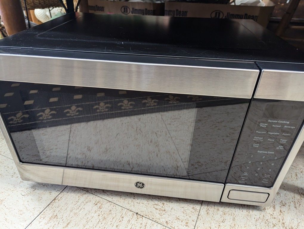 GE Counter Top Microwave With 1500 Watt