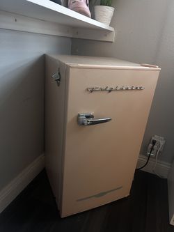 Mini fridge