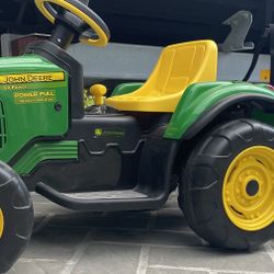Toddler John Deer Tractor With Trailer 