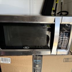 1100 W Oyster Microwave 