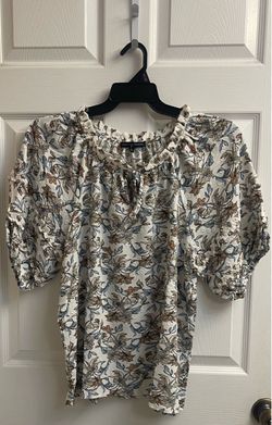 Brand new Ladies floral top with puff sleeves size L