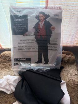 Boys Vampire Halloween Costume Size Medium (8)