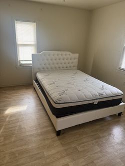 Full Size Bed 🛌 And Frame And Headboard