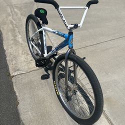 Throne 29 Bloc Boi