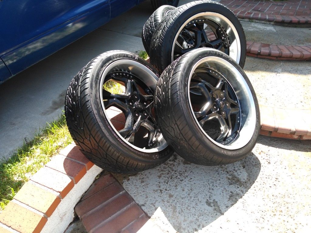 Truck Set Of 4 Tires 265/40R22