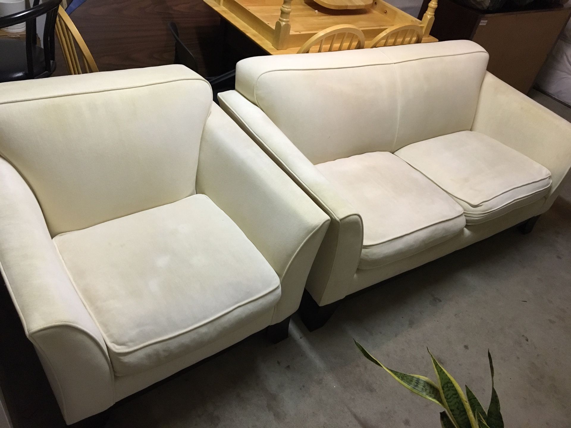 Pottery Barn Sofa & Love Seat (Pending Pick up)