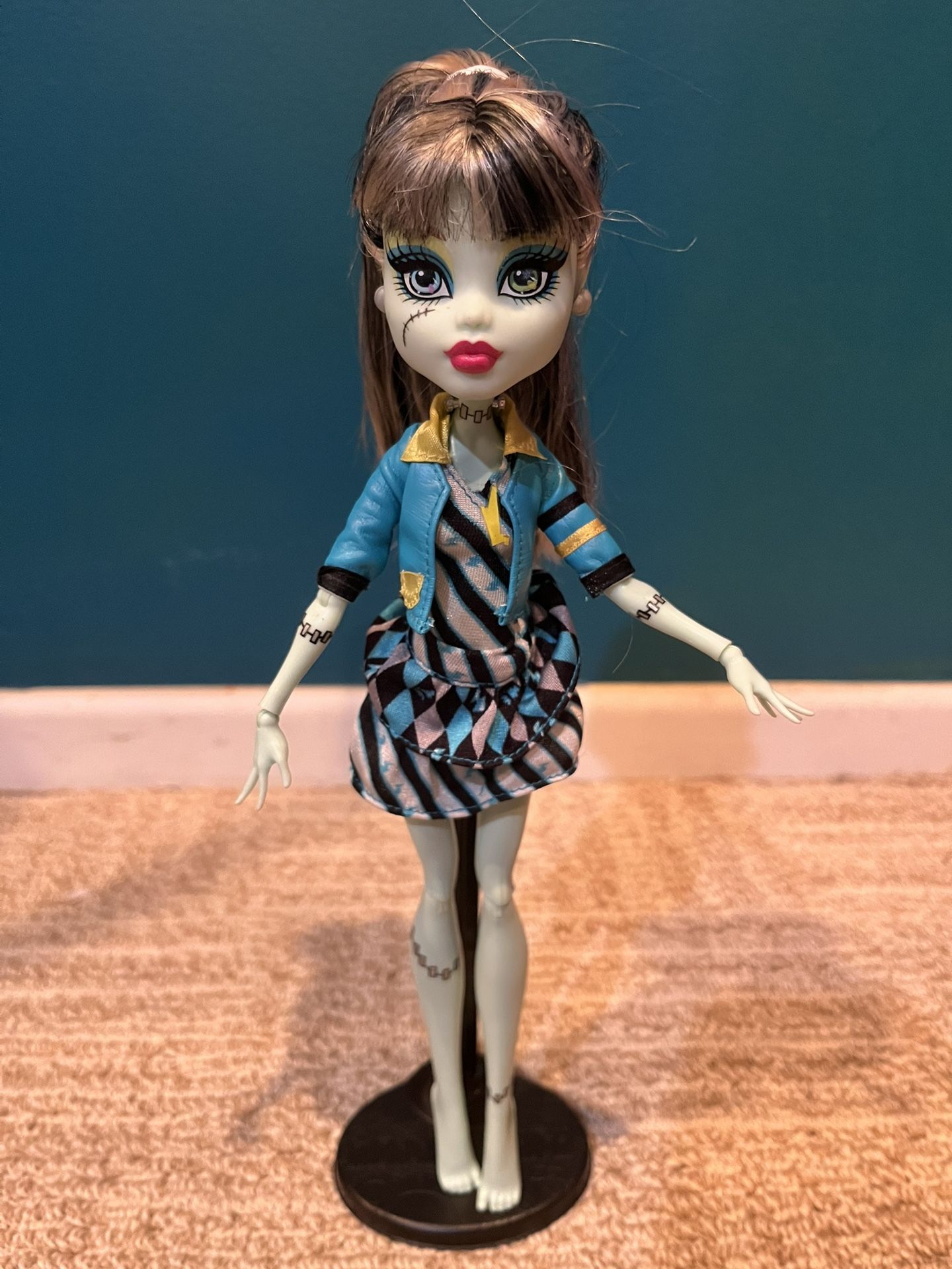 Monster High Girl In Electric Dress