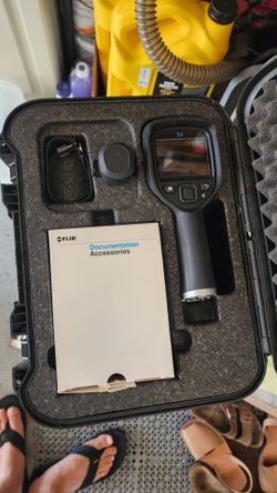 Flir E4 upgraded to full 320x240 resolution, case and 1 battery