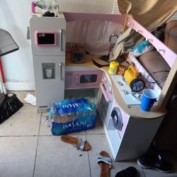 Little Girls Kitchen