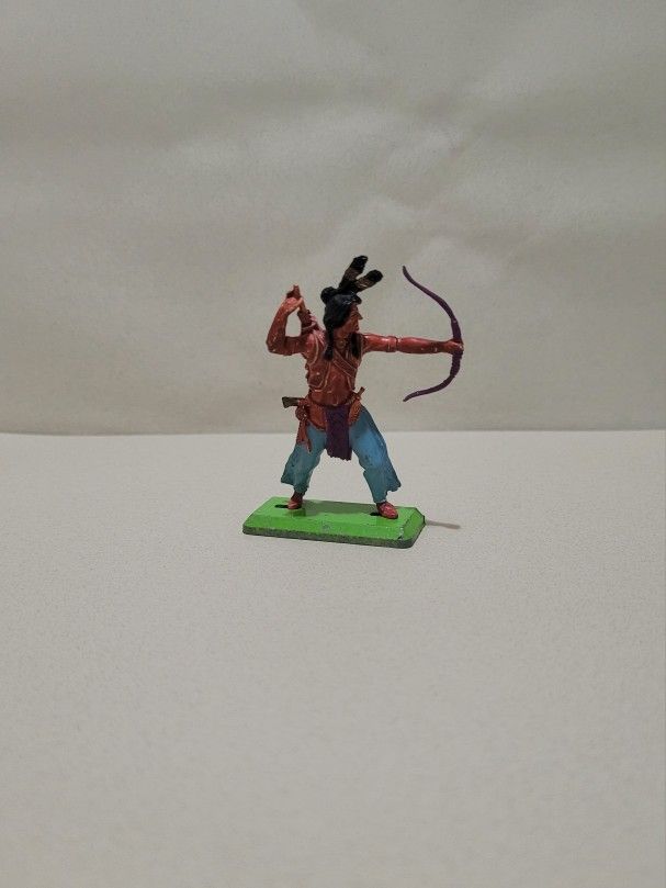 Britains LTD Deetail Wild West Indian on Foot with Bow and Arrow from 1971.