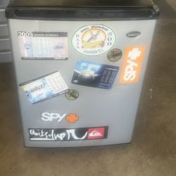 Working Mini Fridge Sanyo 