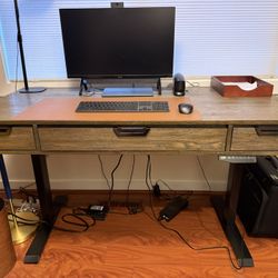 Stand up Aspenhome Harper 60” Desk