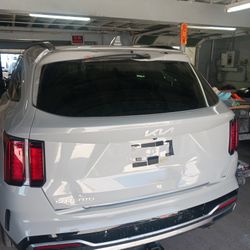 Kia Sorrento tailgate 2023 small damage