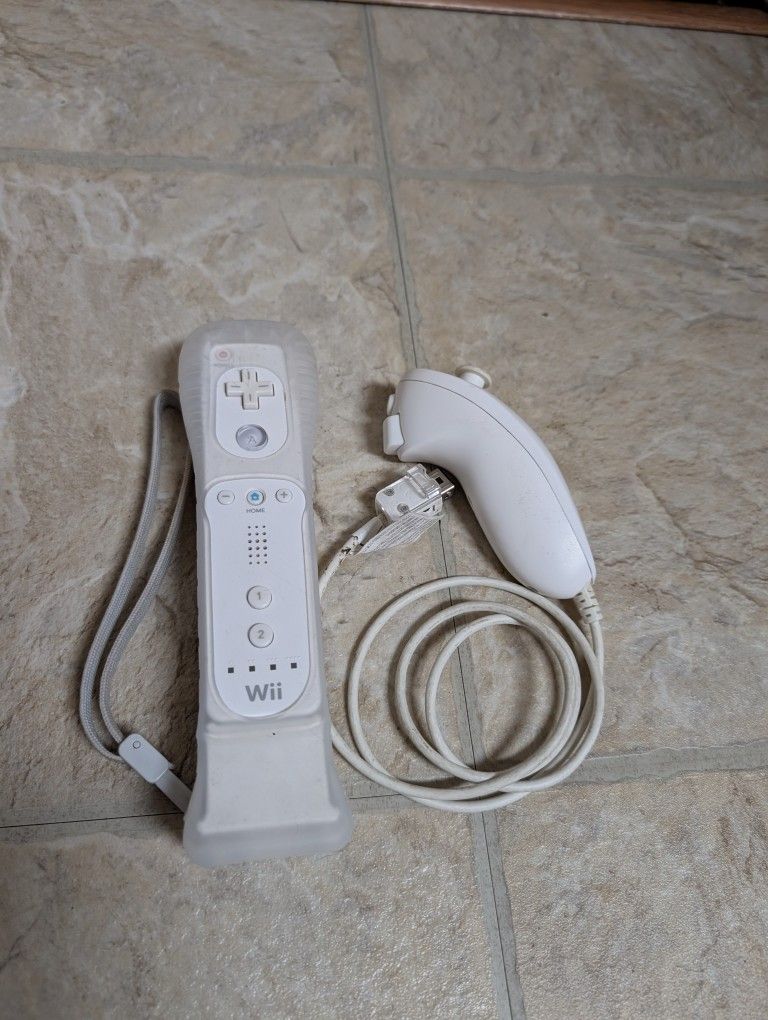 Nintendo Wii Controller, Nunchuck, Motion Plus Adapter and Sleeve