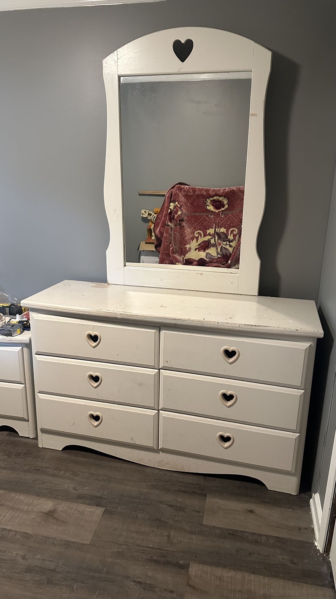 Dresser Whit Mirror And Night Stand