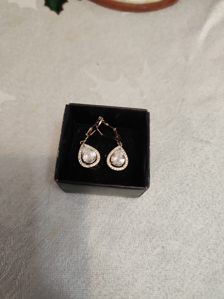 Tear Drop Diamond Earings 