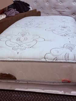 USED QUEEN SIZE MATTRESS ONLY