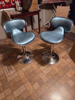 2 Bar Stools