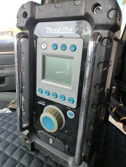 Makita radio with charger