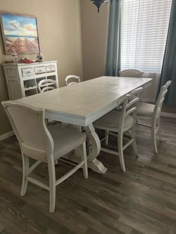 Dining room table