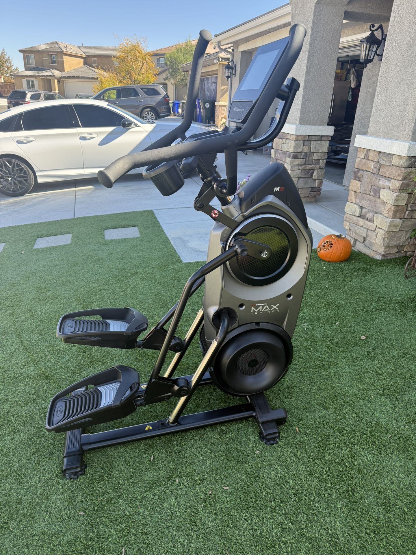 Bow Flex Max Trainer M9