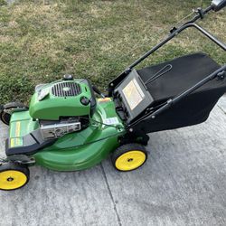 22" John Deere Self Propelled Lawn Mower 7.0 HP 