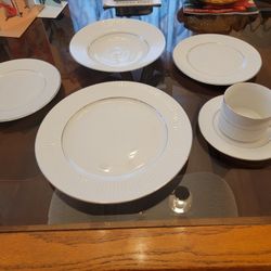 Gibson Black Tie Platinum Dinnerware Set for Eight
