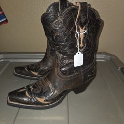 Ariat women boots size 7.5B
