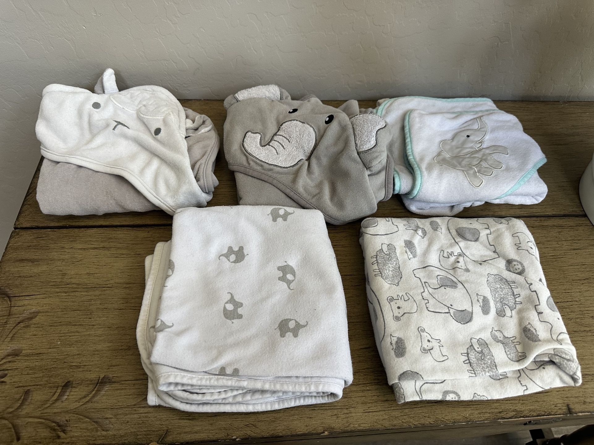 5 Hooded Baby Towels โ Animal Themed, Soft & Neutral