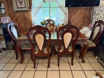 Table with 6 chairs $120