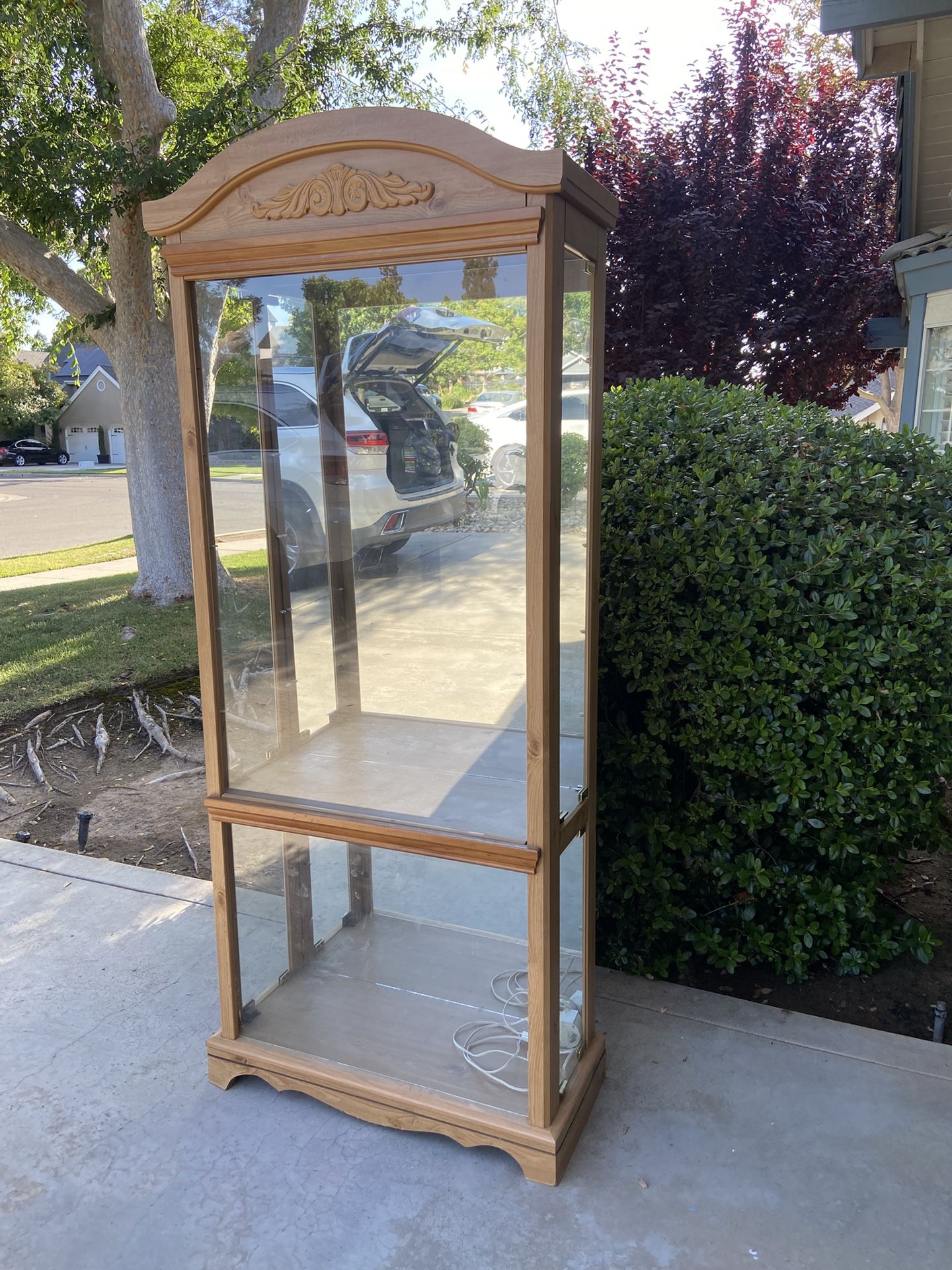 Curio cabinet With Glass Shelves And Lights