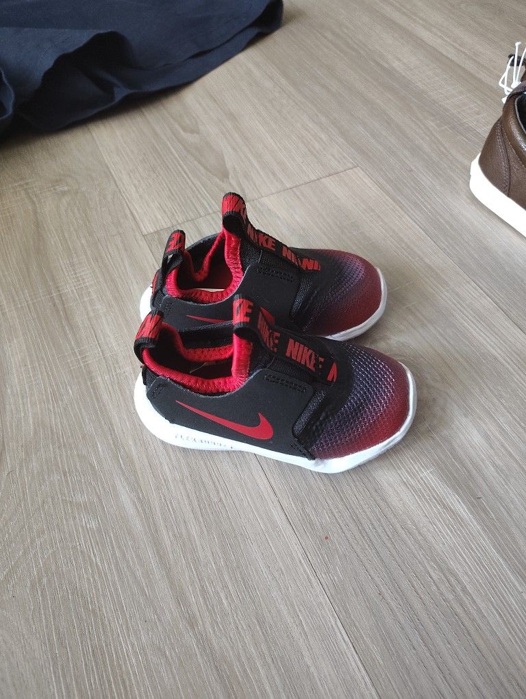 New Nike Slip On Sneakers 5 Toddler